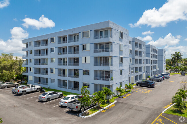 Building Photo - Palm Court