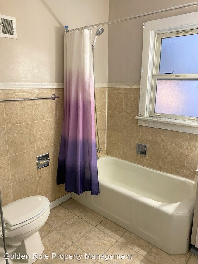 Foto del edificio - 3 br, 1 bath House - 308 E 5th
