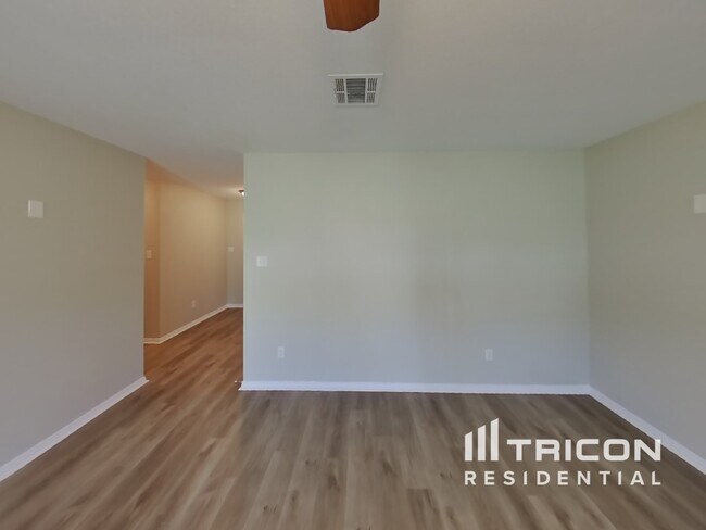 Building Photo - 604 Cumberland Dr