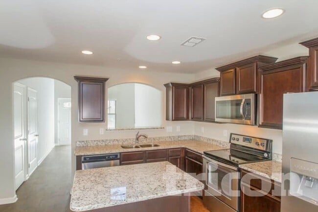 Building Photo - 1093 Neeleys Bend E