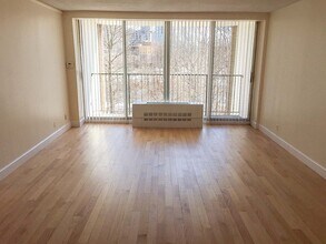 Building Photo - 33 Pond Ave