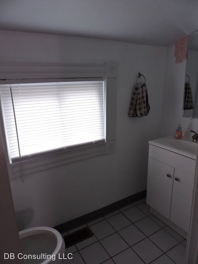 Building Photo - 400 Warner St