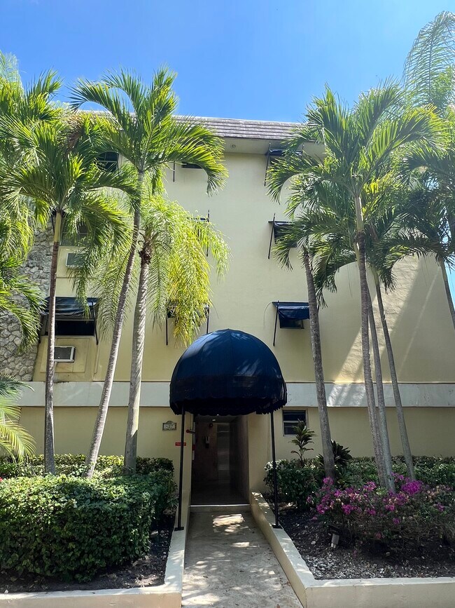 Villa Santander Condo - 427 Santander Ave