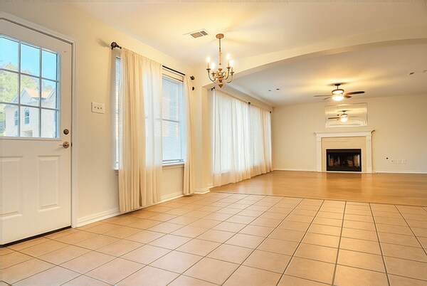 Foto del edificio - 4427 Eaglewood Trail Dr