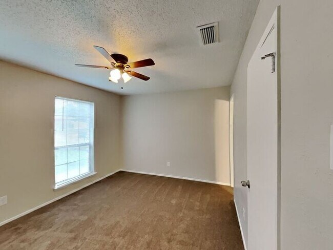 Foto del edificio - No App Fees. 1 Month Free Rent*