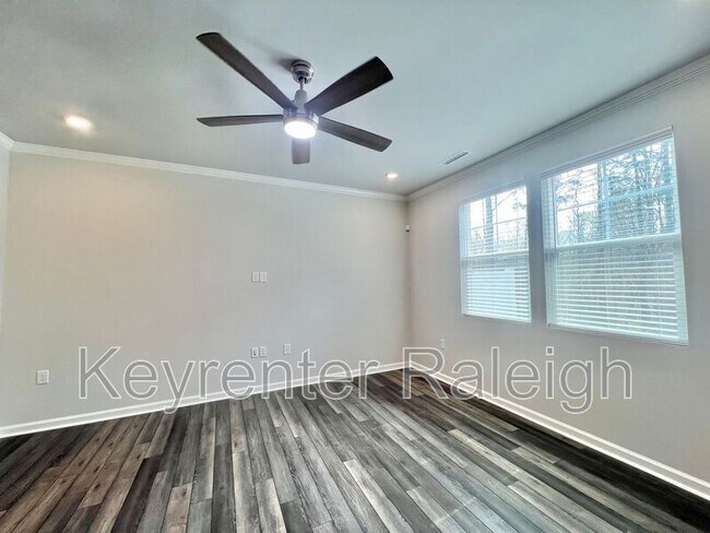 Building Photo - 208 Garden Vine Trl