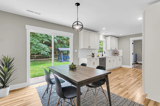 Foto del edificio - 6305 Lucille Dr