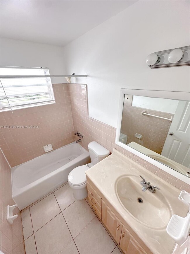 Foto del edificio - 8450 NE Miami Ct