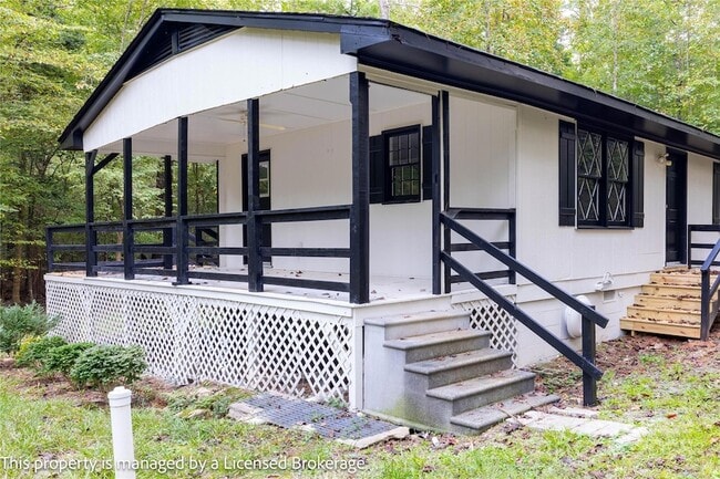 Building Photo - 372 Newport Dr