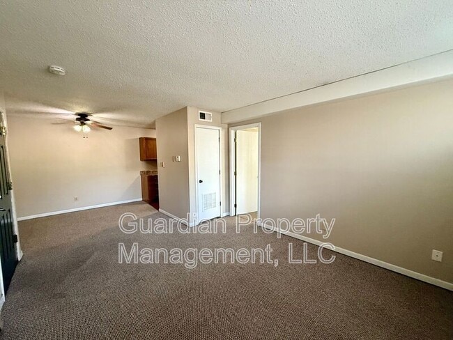 Building Photo - 1010 N Walnut St