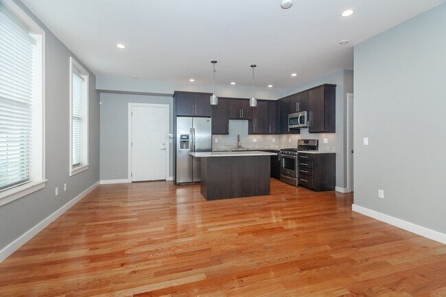 Foto del edificio - 65 Willow Ct