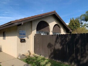 Building Photo - 1801-1811 Gina Dr