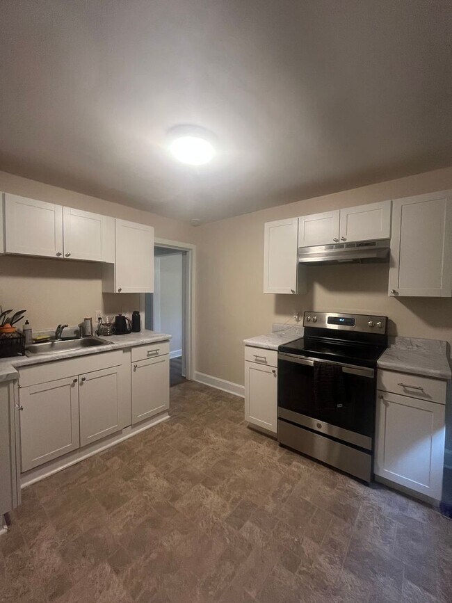 Foto del edificio - Cozy Cottage in West Nashville, Walk to Charlotte Park, Easy Interstate Access, Fenced Yard, Pet ...