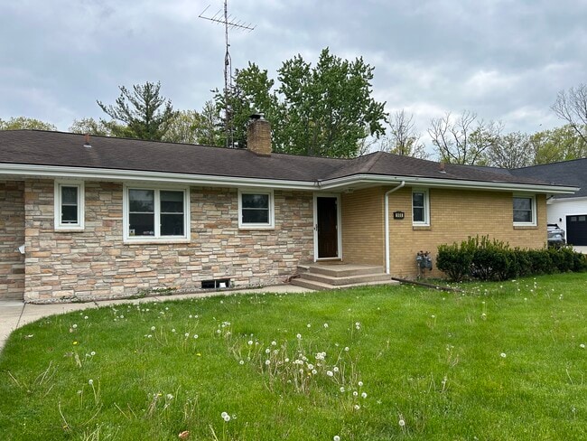 Building Photo - 908 Saint Joseph Dr
