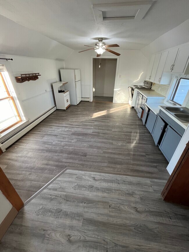 W15257 Church Ln Unit 2 Upper, Tigerton, WI 54486 Apartments in