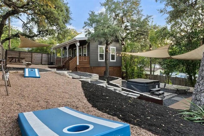 Building Photo - 403 W Mary St