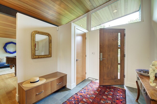 Building Photo - 4Bd/2.5Ba Seattle Home