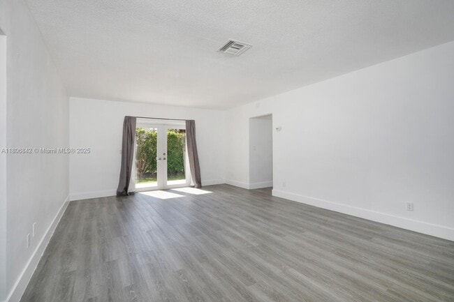 Building Photo - 900 Benevento Ave