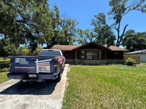 Building Photo - 5532 NW 57th Pl