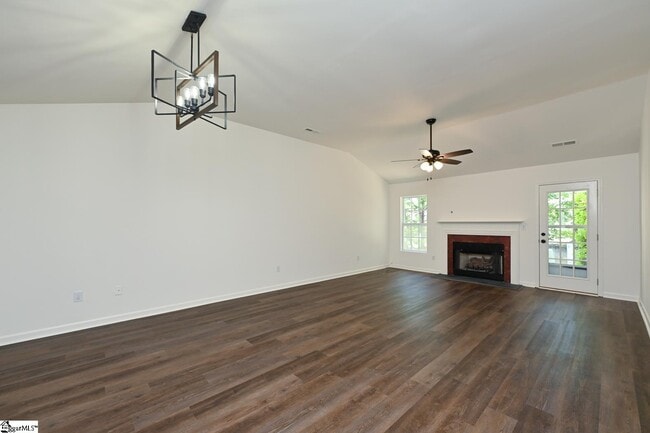 Foto del edificio - 134 Brookhill Pl