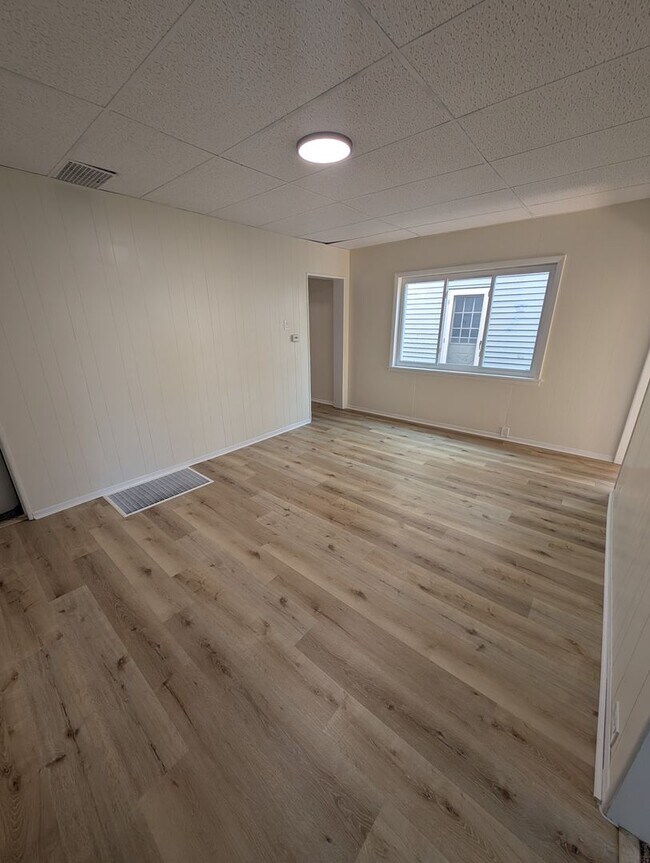 Foto del edificio - Newly Reno2 Bed, 1 Bath Home in Pitcairn -- Available NOW!