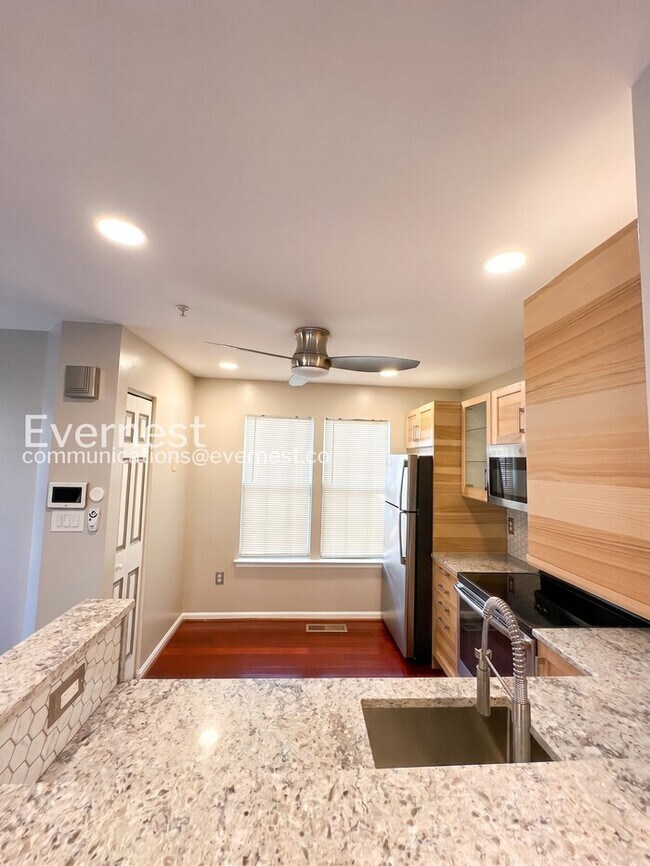 Foto del edificio - 2 Bed/1.5 Bath Townhome with Garage / Vouchers Accepted / Available Now!