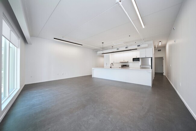 Building Photo - 127 Bannatyne Av