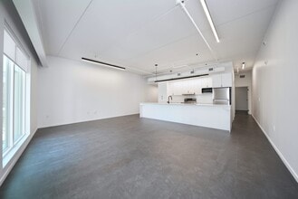 Building Photo - 127 Bannatyne Av