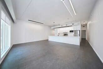 Building Photo - 127 Bannatyne Av