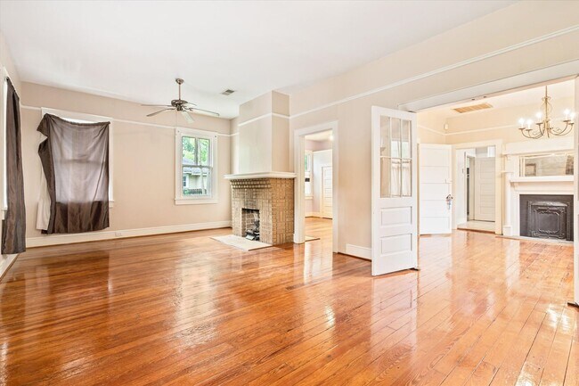 Building Photo - MIDTOWN BEAUTY WITH MOTHER IN LAW SUITE