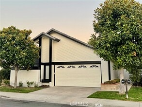 Building Photo - 47 Diamante