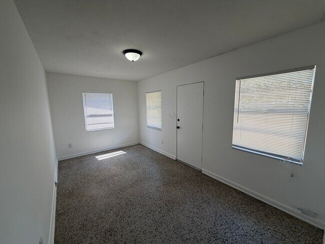 Building Photo - 2109 S Mills Ave