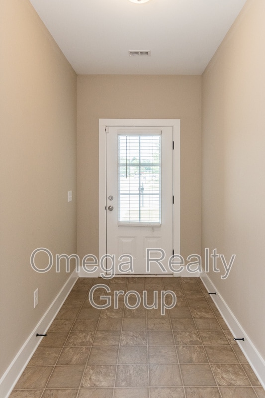 Building Photo - 114 Falling Waters Ln