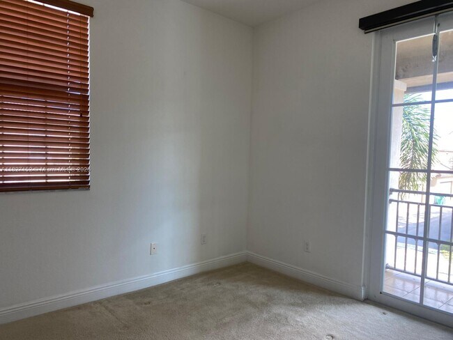 Foto del edificio - 14664 SW 14th St
