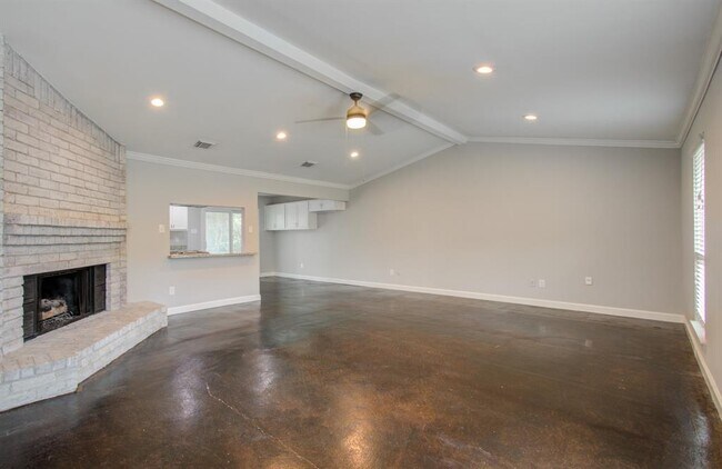 Building Photo - 9426 Charter Ridge Dr
