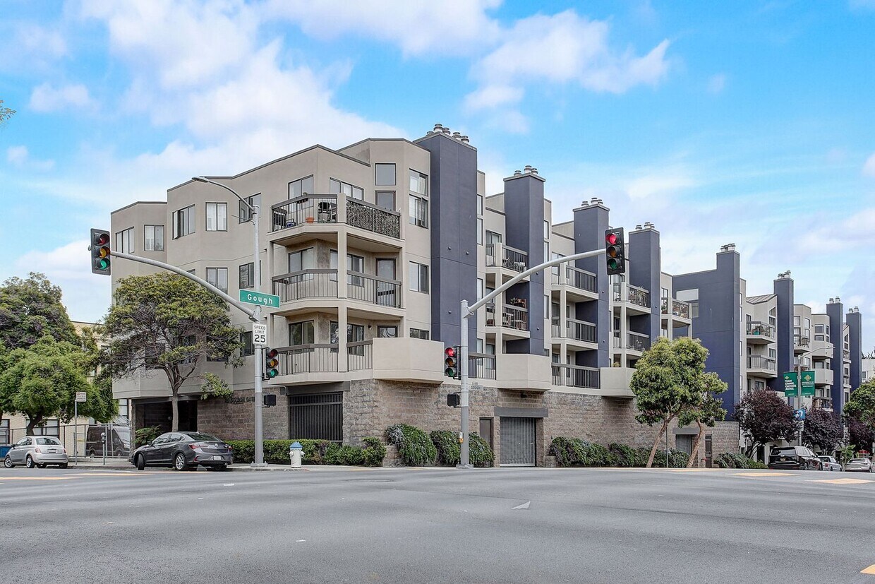 Primary Photo - Jr. 1 BD w/Parking and Storage(Walking dis...
