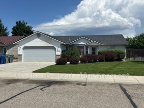 Building Photo - 10764 W Goldenrod Ave