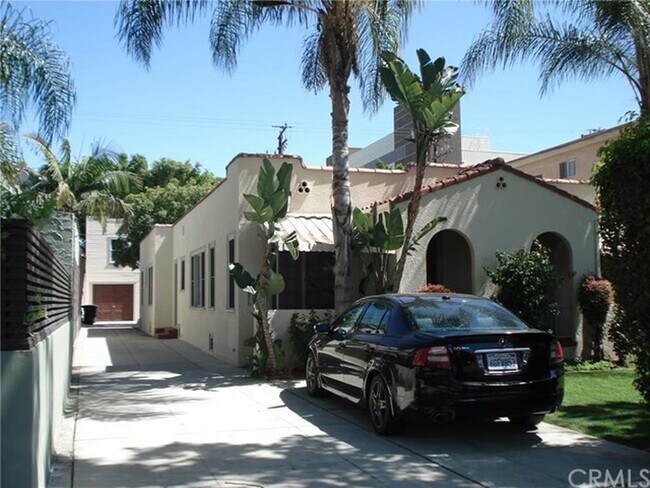 Building Photo - 946 North Hayworth Avenue