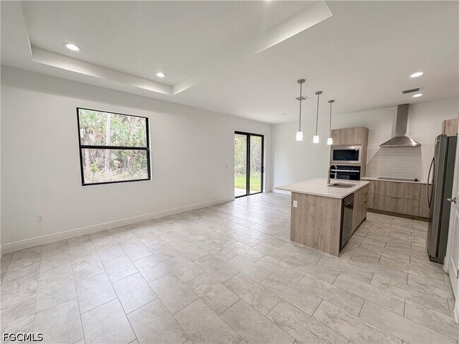 Foto del edificio - 5028 Tradewinds Cir