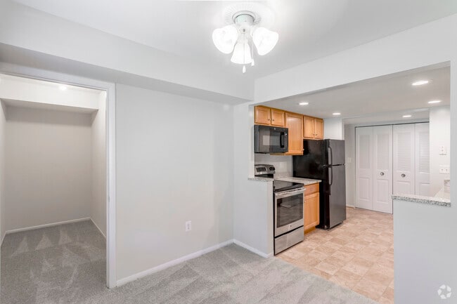 1 BR, 1 BA - 704 SF - West Woods Apartments
