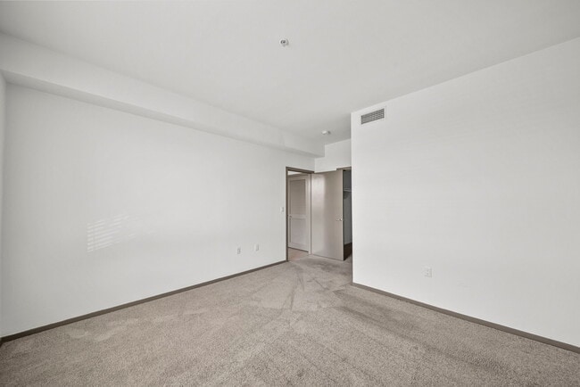 Building Photo - 33 North