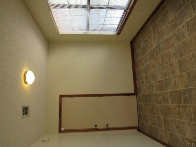Foto del edificio - 10113 Peppertree Ct