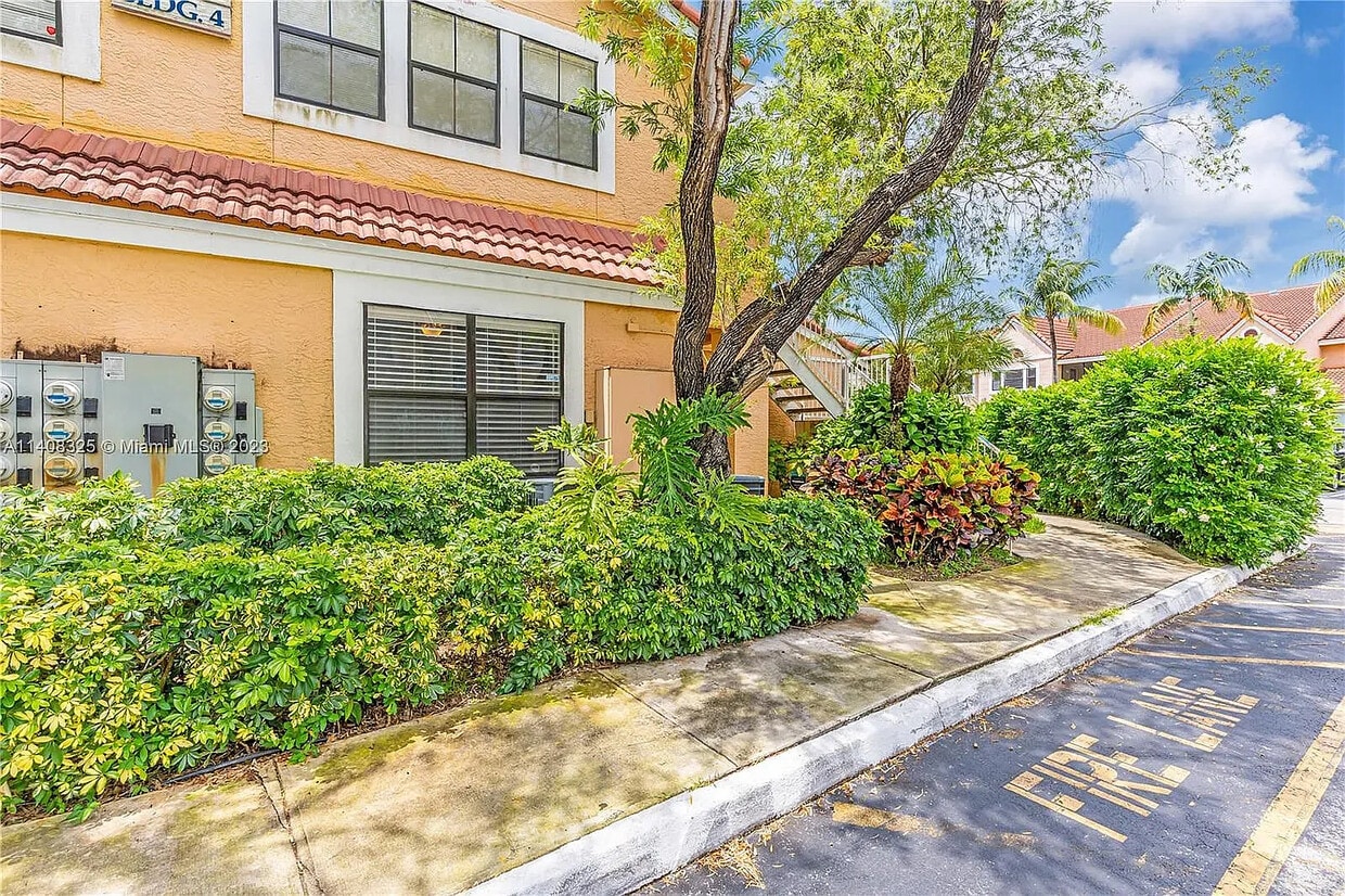 Primary Photo - 10441 SW 156th Ct