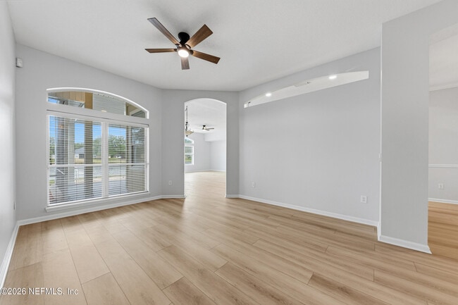 Foto del edificio - 13844 Fish Eagle Dr W