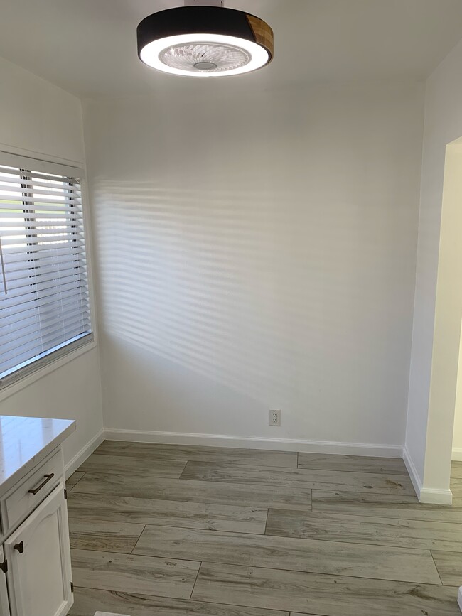 Dining Area - 6873 Fry St