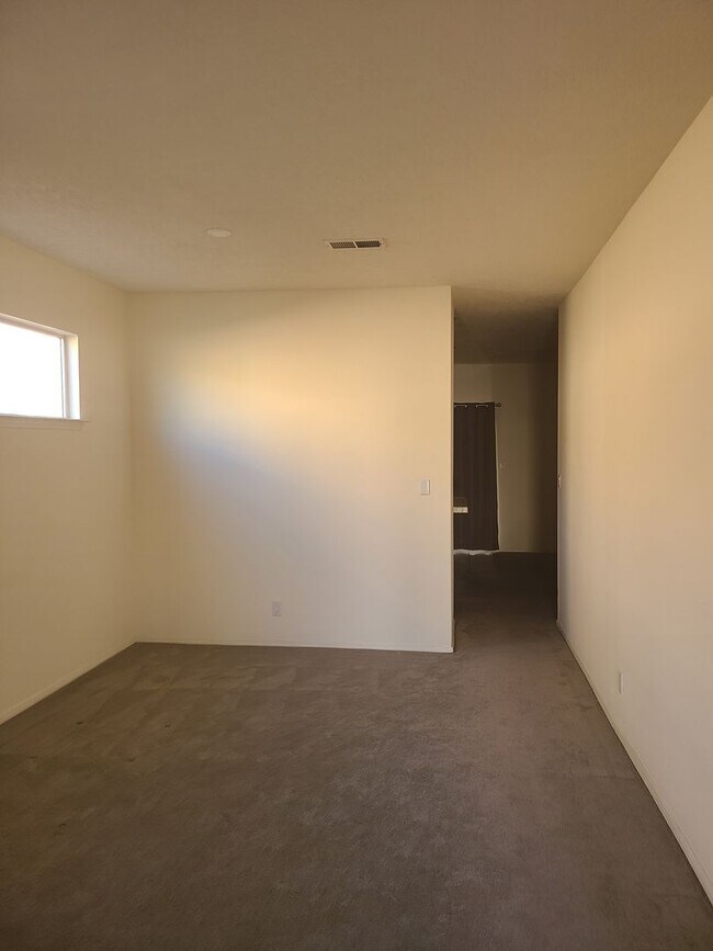 Foto del edificio - Beautiful 3BR/2BA home in Great NE Heights...