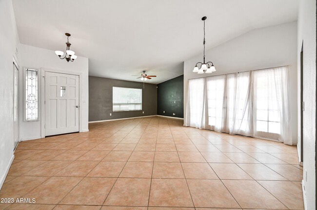 Foto del edificio - 8840 S 16th Pl