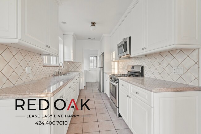 Building Photo - ~1 Month FREE~ Stunning and Spacious, Span...