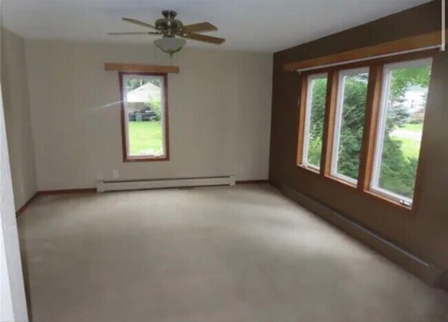 Foto del edificio - 11349 Elliot Ave NW