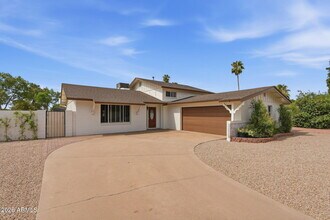 Building Photo - 8355 E Stella Ln